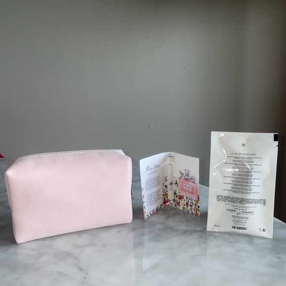 ✨SOLD✨ NIB Authentic Dior cosmetics bag/pouch - Picture 2 of 12